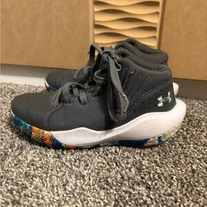 Under Armour Gray Sneakers Modern Athletic Design